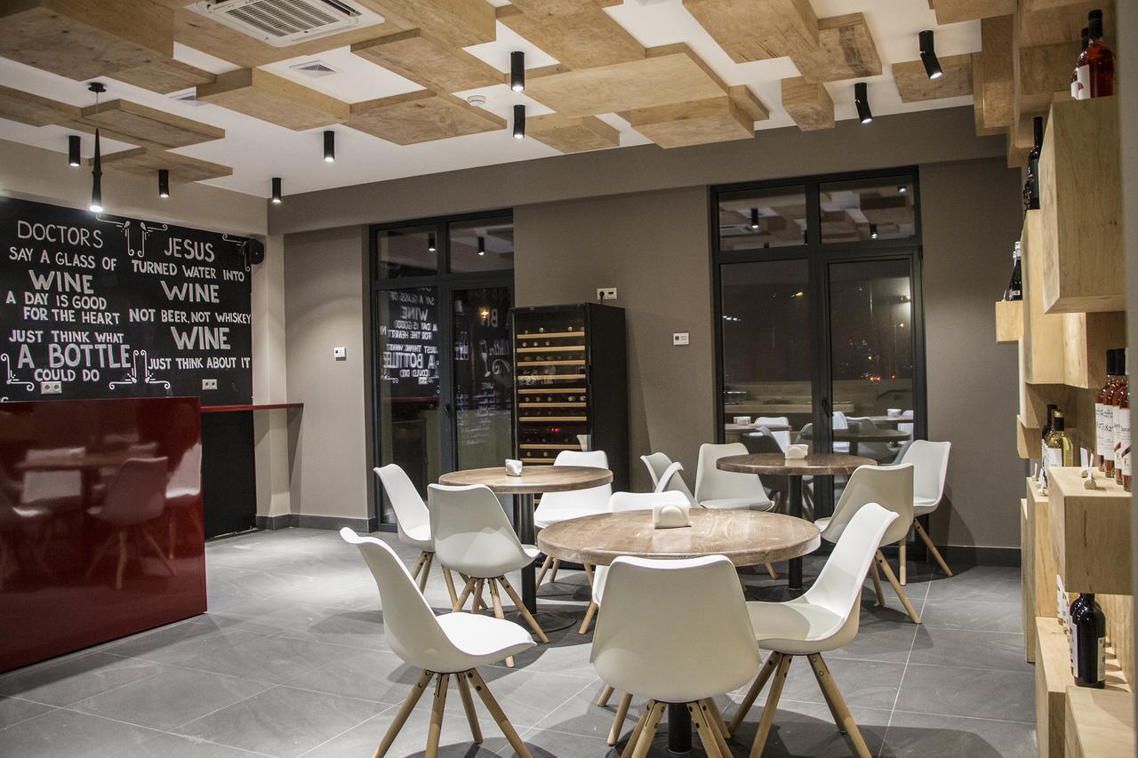 Wine Hotel Chişinau Exteriör bild