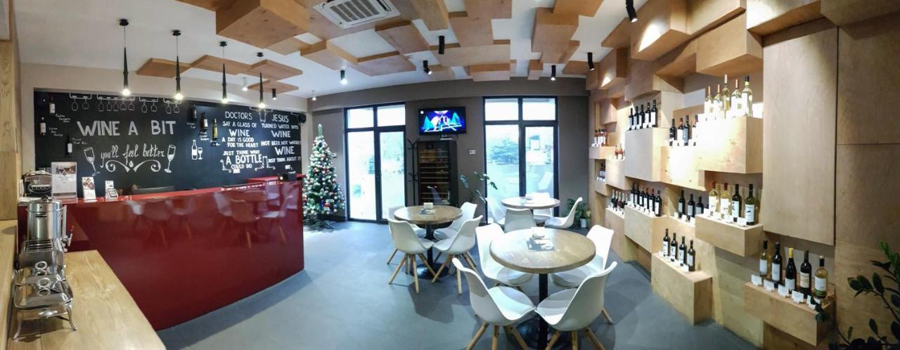 Wine Hotel Chişinau Exteriör bild